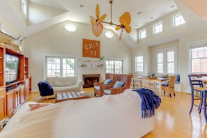 House (6 Bedrooms) | Interior - Spacious Avalon Beach House - 2 Blocks to Water! (Avalon)