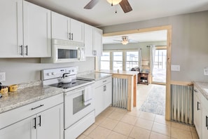 House (2 Bedrooms) | Interior