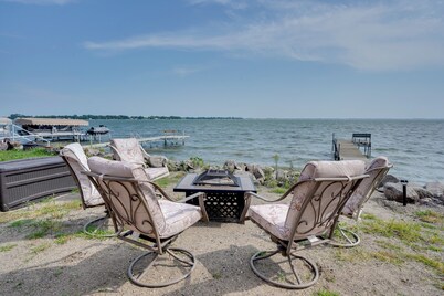 Lakefront Vacation Rental With Fire Pit & Dock!