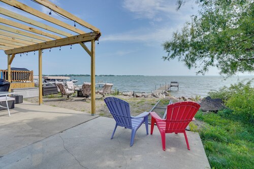Lakefront Vacation Rental With Fire Pit & Dock!