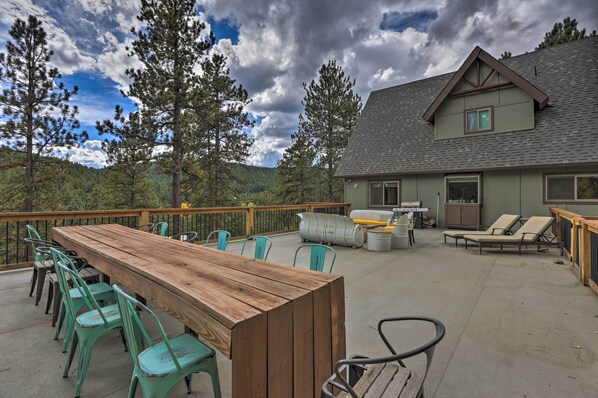 Outdoor dining - Stunning Evergreen Chalet w/ Private Hot Tub! (Evergreen)