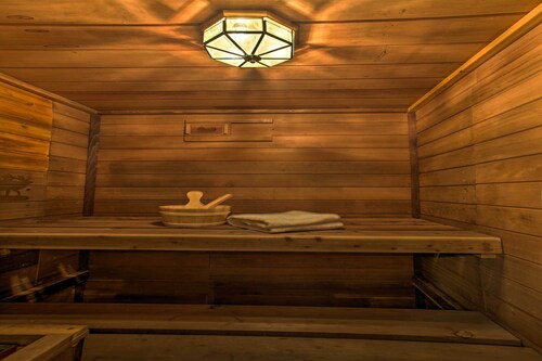 Stunning Evergreen Chalet w/ Private Hot Tub!