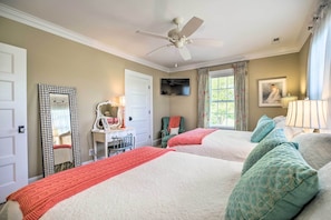 House (3 Bedrooms) | Interior - Grand Lafollette Home w/ View + Covered Patio! (La Follette)