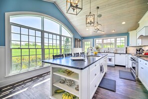 House (3 Bedrooms) | Interior - Grand Lafollette Home w/ View + Covered Patio! (La Follette)