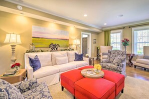 House (3 Bedrooms) | Interior - Grand Lafollette Home w/ View + Covered Patio! (La Follette)