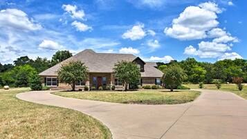 House (5 Bedrooms) | Front of property