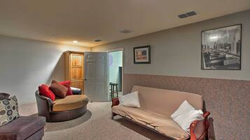 House (5 Bedrooms) | Interior