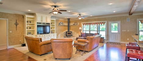 House (5 Bedrooms) | Interior