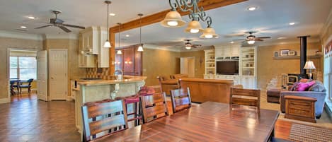 House (5 Bedrooms) | Interior