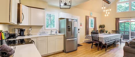 House (3 Bedrooms) | Interior