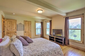 Interior - Fruita Victorian Home w/ Hot Tub + Mountains! (Fruita)