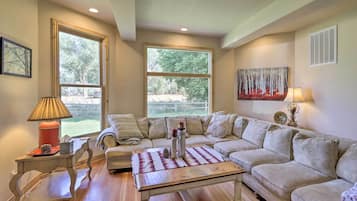 House (6 Bedrooms) | Interior