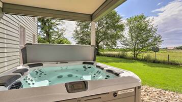 House (6 Bedrooms) | Interior