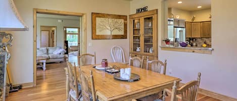 House (6 Bedrooms) | Interior