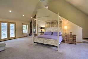 Interior - Fruita Victorian Home w/ Hot Tub + Mountains! (Fruita)