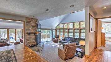 Ferienhaus (4 Bedrooms) | Wohnbereich | Fernseher, Kamin