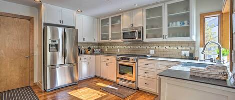 House (4 Bedrooms) | Interior