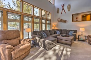 Interior - Hot Tub + Deck: Large Sunriver Home Near Skiing (Bend)
