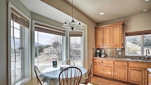 Dining - Home on 5 Acres w/ Hot Tub, Grill & Fire Pit (Aguanga)