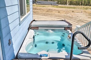 Outdoor spa tub - Home on 5 Acres w/ Hot Tub, Grill & Fire Pit (Aguanga)