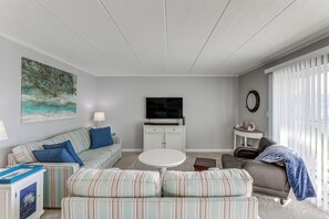 Apartment (2 Bedrooms) | Interior - Walk to Beach! Modern Ocean City Condo w/ Balcony (Ocean City)