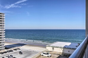 Apartment (1 Bedroom) | Interior - Ocean-view Daytona Beach Resort Retreat w/ Balcony (Daytona Beach)