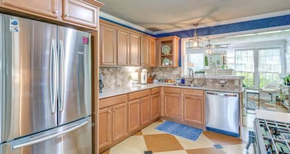 1 Mi to Dtwn: Family-friendly Brenham Bungalow!