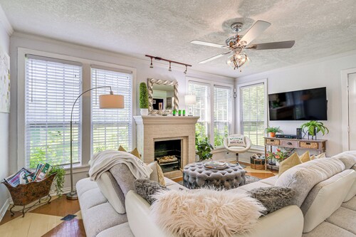 1 Mi to Dtwn: Family-friendly Brenham Bungalow!