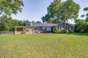 Interior - 1 Mi to Dtwn: Family-friendly Brenham Bungalow! (Brenham)