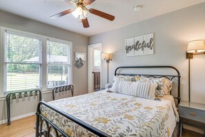 Interior - 1 Mi to Dtwn: Family-friendly Brenham Bungalow! (Brenham)