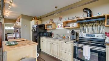 Rumah (1 Bedroom) | Dapur pribadi | Microwave, oven, kompor, dan tisu