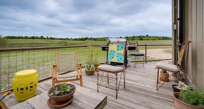 Peaceful Texas Getaway ~ 16 Mi to New Braunfels!