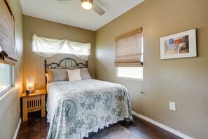 Hus (1 Bedroom) | 1 sovrum, arbetsyta för laptop och sängkläder