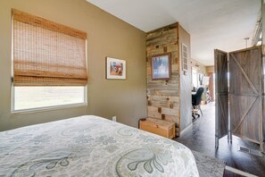 House (1 Bedroom) | 1 bedroom, laptop workspace, bed sheets