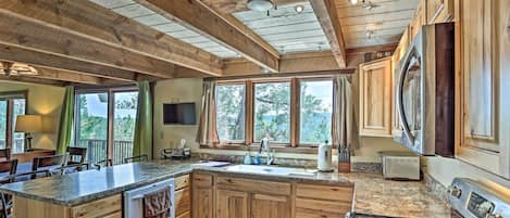 House (3 Bedrooms) | Interior