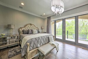 Casa (4 Bedrooms) | 4 camere, una scrivania, postazione laptop, ferro/asse da stiro