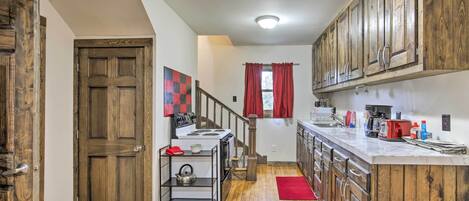 Hus (3 Bedrooms) | Eget kök | Mikrovågsugn, ugn, spishäll och grytor/köksredskap