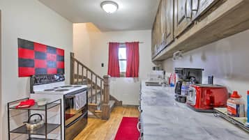 Casa (3 Bedrooms) | Cozinha privada | Micro-ondas, fogão, cooktop, talheres/pratos/utensílios de cozinha