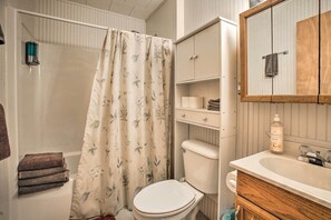 Hus (2 Bedrooms) | Badeværelse | Badekar, gratis toiletartikler
