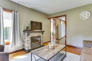 House (3 Bedrooms) | Interior - Hilltop Home w/ Game Room, In Wayne Nat'l Forest (Logan)
