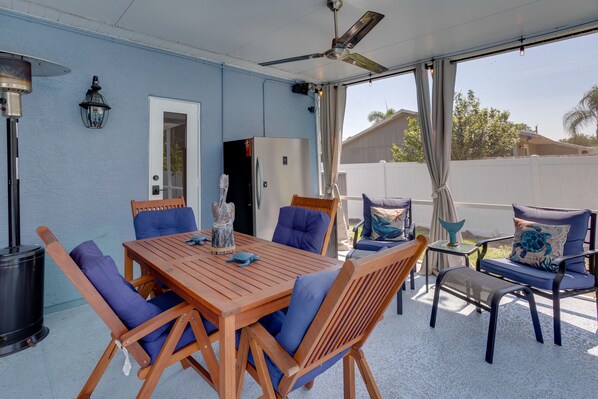 Outdoor dining - Renovated Sunny Port St Lucie Home w/ Outdoor Pool (Port Saint Lucie)