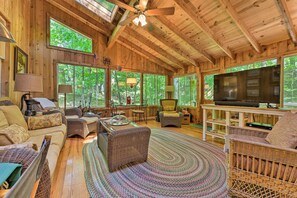 Cottage (5 Bedrooms) | Front of property - Douglas 'whispering Winds' Cottage w/ Beach! (Douglas)