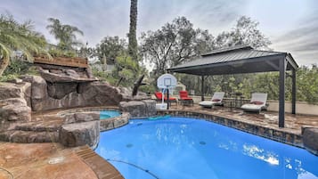 House (4 Bedrooms) | Front of property