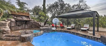 Poolside Relaxation: Whitter Oasis 14 Mi to Disney