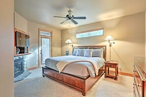 House (5 Bedrooms) | Interior - Spacious Sunriver Home w/ Hot Tub & Gas Grill (Bend)