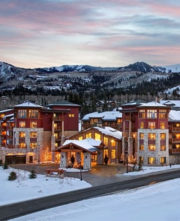 Exterior - 1 Bedroom King Suite 30 yards from new Park City Sunrise Gondola (Park City)
