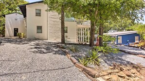 Unclassified image, 4 of 29, button - Lake Texoma Escape w/ Private Balcony & Grill (Pottsboro)
