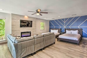 3 bedrooms, iron/ironing board, bed sheets - Lake Texoma Escape w/ Private Balcony & Grill (Pottsboro)
