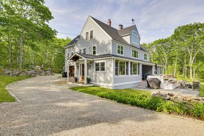 House (6 Bedrooms) | Interior - Spacious Kennebunkport Home w/ View, 2 Mi to Beach (Kennebunkport)