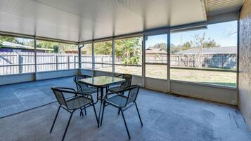 Nhà (2 Bedrooms) | Khu ẩm thực ngoài trời